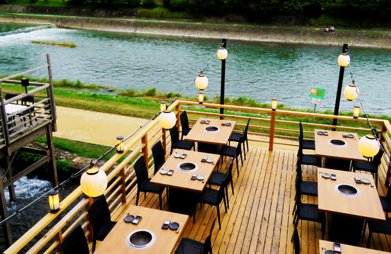 京都鴨川を眺めて先斗町川床での高級焼肉を楽しめる｜京焼肉　新